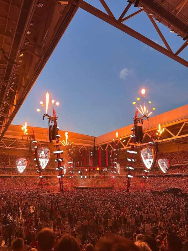 Stade Pierre Mauroy, section: L04, row: 32, seat: 57
