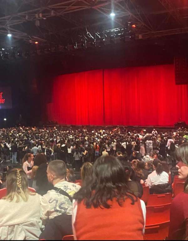 Zénith Paris, section: R, row: 10, seat: 32,33