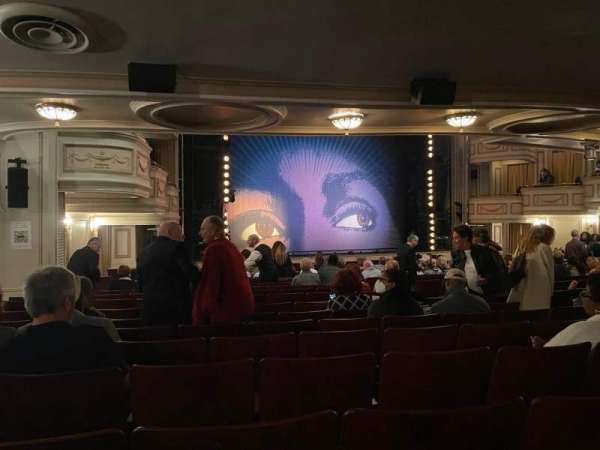 Shubert Theater, New Haven, section: Orchestra L, row: R, seat: 17