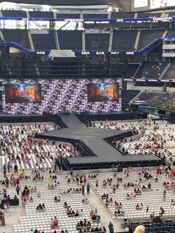 Sofi Stadium, section: 231, row: 27, seat: 18