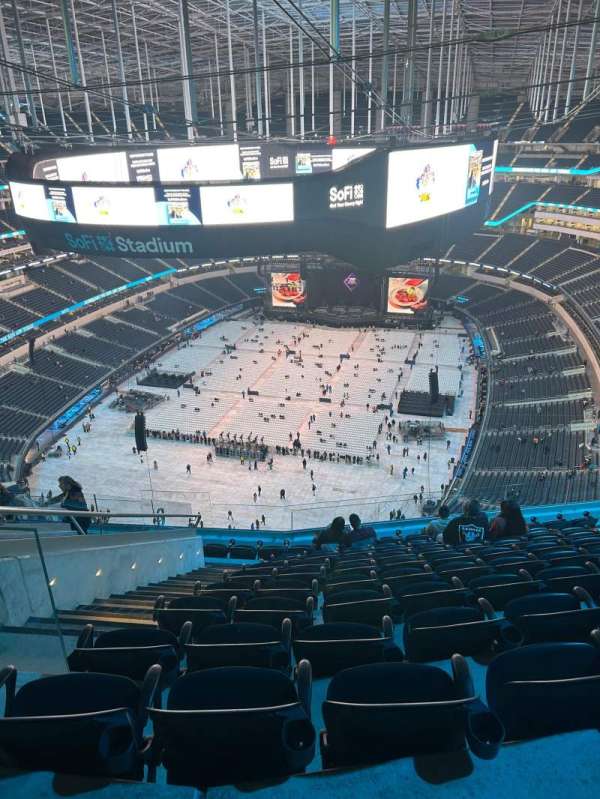 SoFi Stadium, section: 527, row: 11, seat: 14