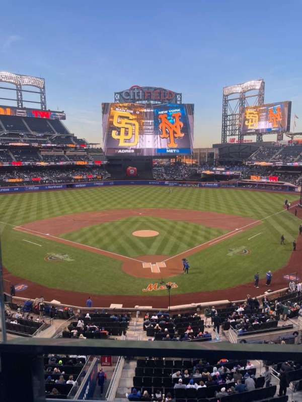Citi Field, section: 319, row: 1, seat: 15