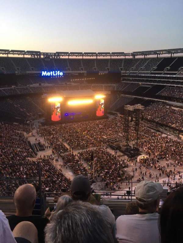 MetLife Stadium, section: 330, row: 11