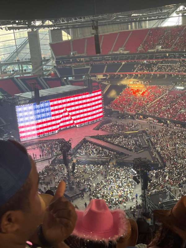 Mercedes-Benz Stadium, section: 332, row: 22, seat: 1