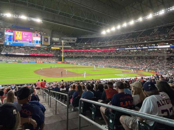 Daikin Park, section: 110, row: 32, seat: 20