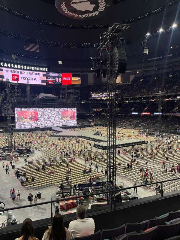 Caesars Superdome, section: 304, row: 5, seat: 4