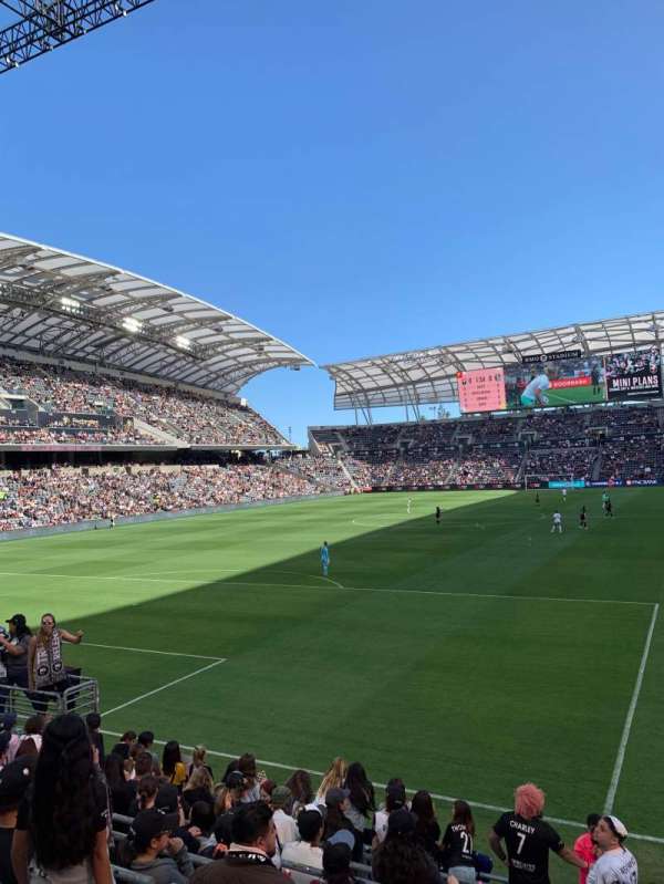 BMO Stadium, section: 102, row: H, seat: 22
