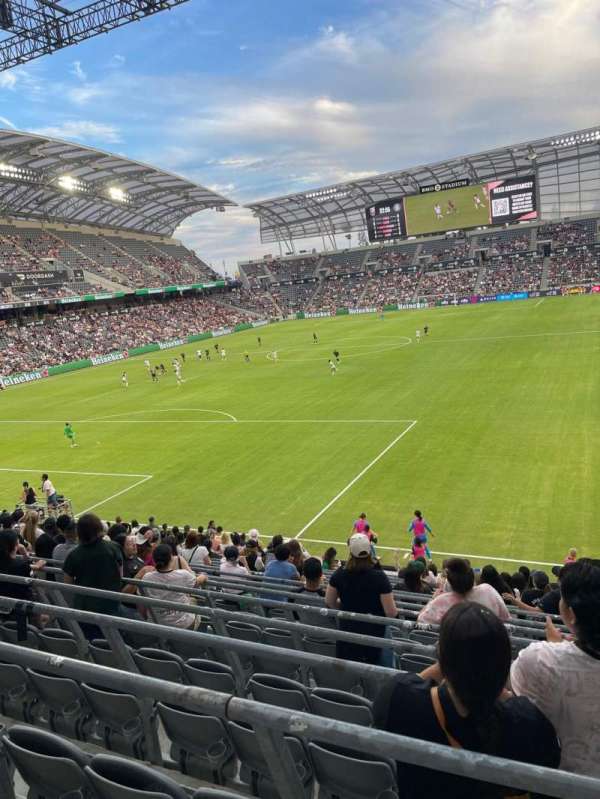 BMO Stadium, section: 102, row: R, seat: 1