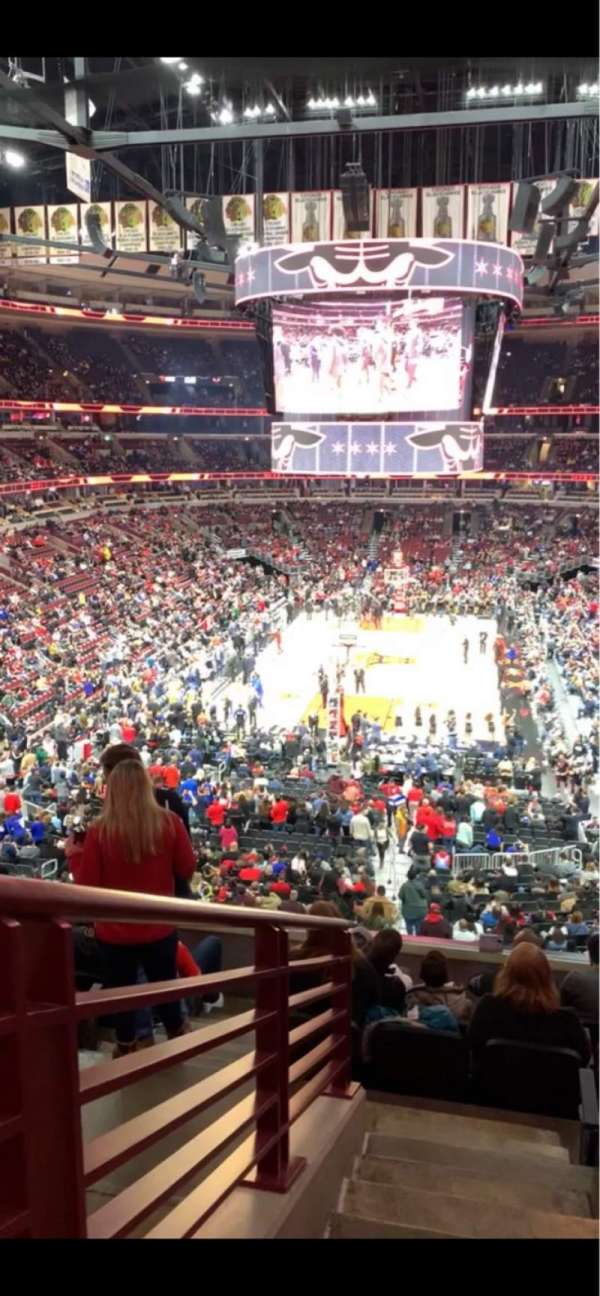 United Center, section: 225, row: 8, seat: 1