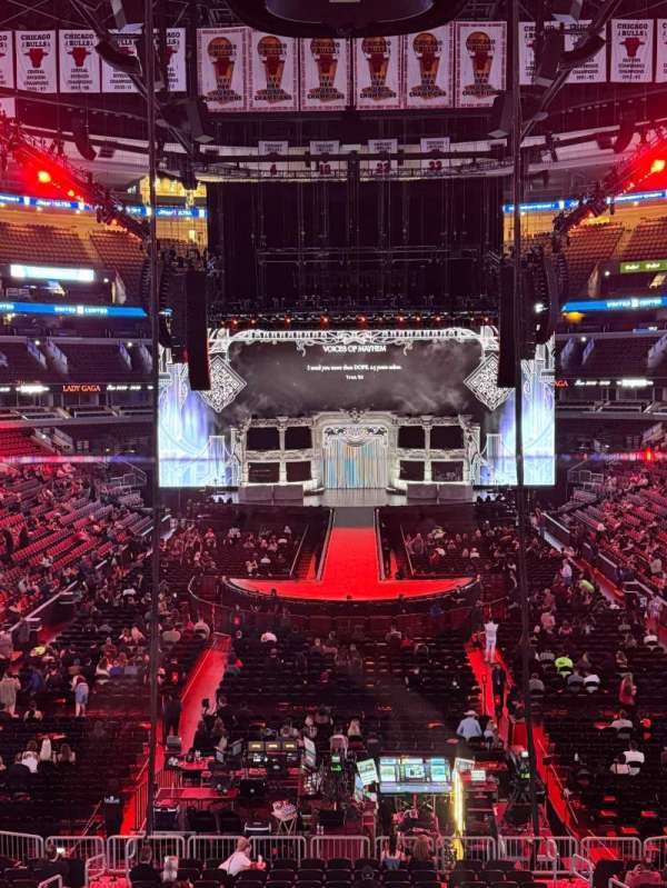 United Center, section: 209, row: 1, seat: 8