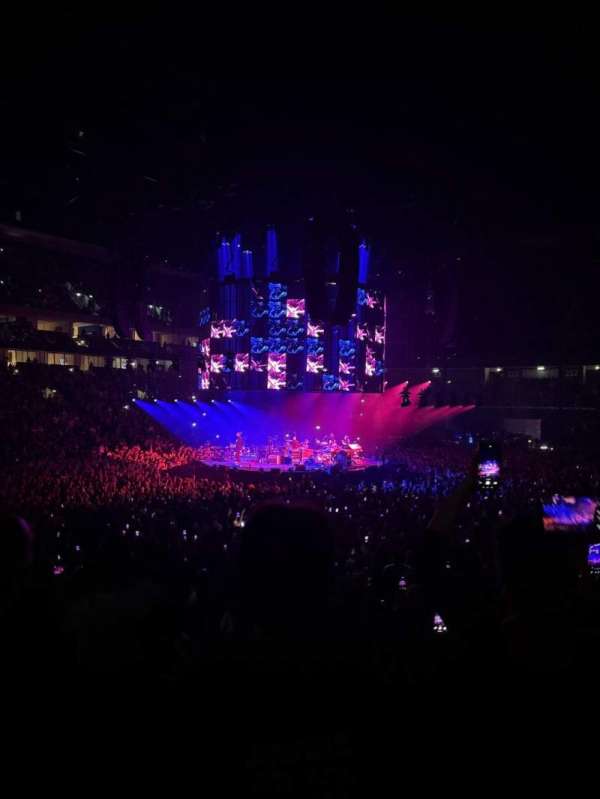 Uber Arena, section: 204, row: 14, seat: 2