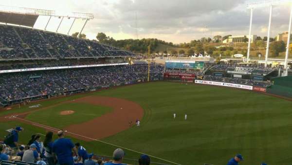 Kauffman Stadium, section: 435, row: L, seat: 16