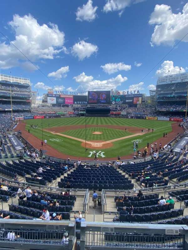 Yankee Stadium, section: 220B, row: 1, seat: 6