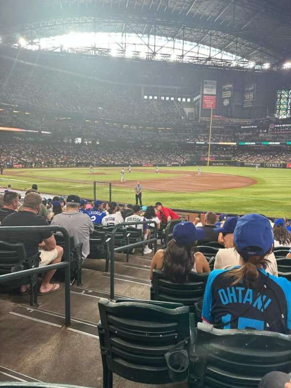 Chase Field, section: 113, row: 17, seat: 17