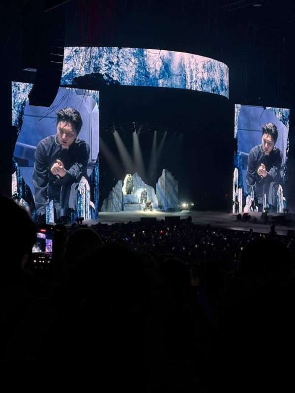 ING Arena, section: B, row: 6, seat: 4