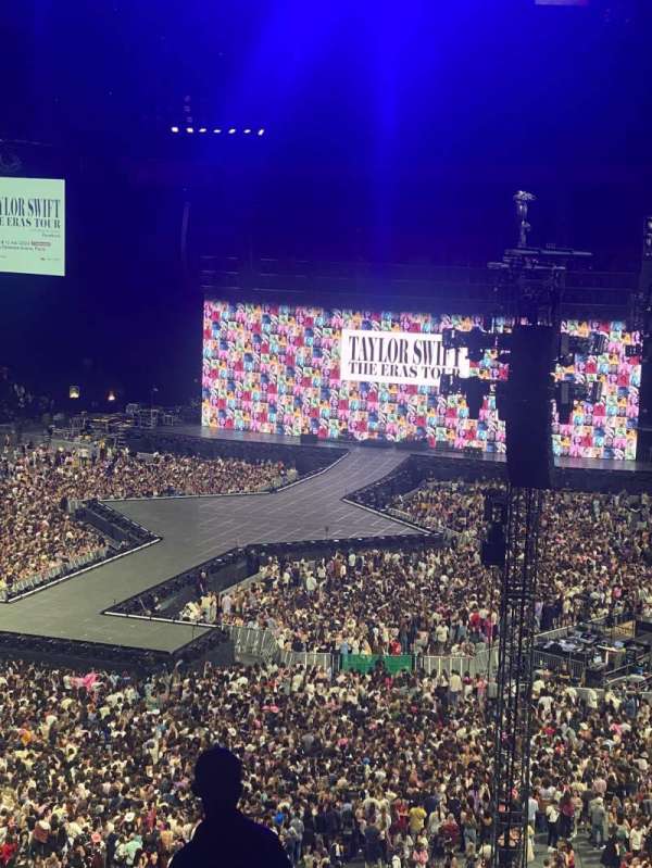 Paris La Défense Arena, section: 413, row: 49, seat: 16