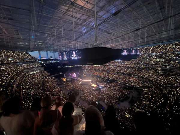 SoFi Stadium, section: 423, row: 3, seat: 15