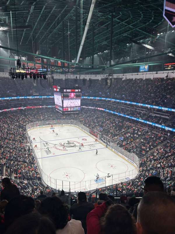 Honda Center, section: 425, row: Q, seat: 4