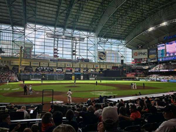 Daikin Park, section: 122, row: 18, seat: 4