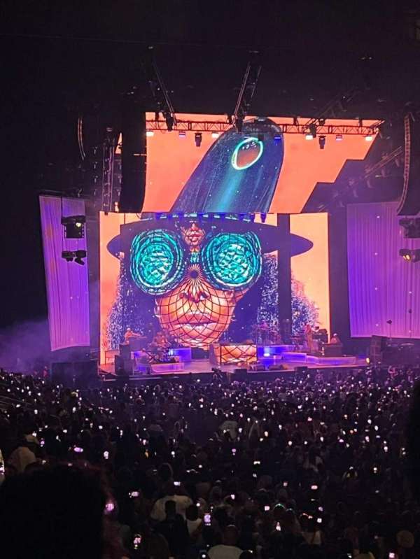 American Airlines Center, section: 115, row: V, seat: 3
