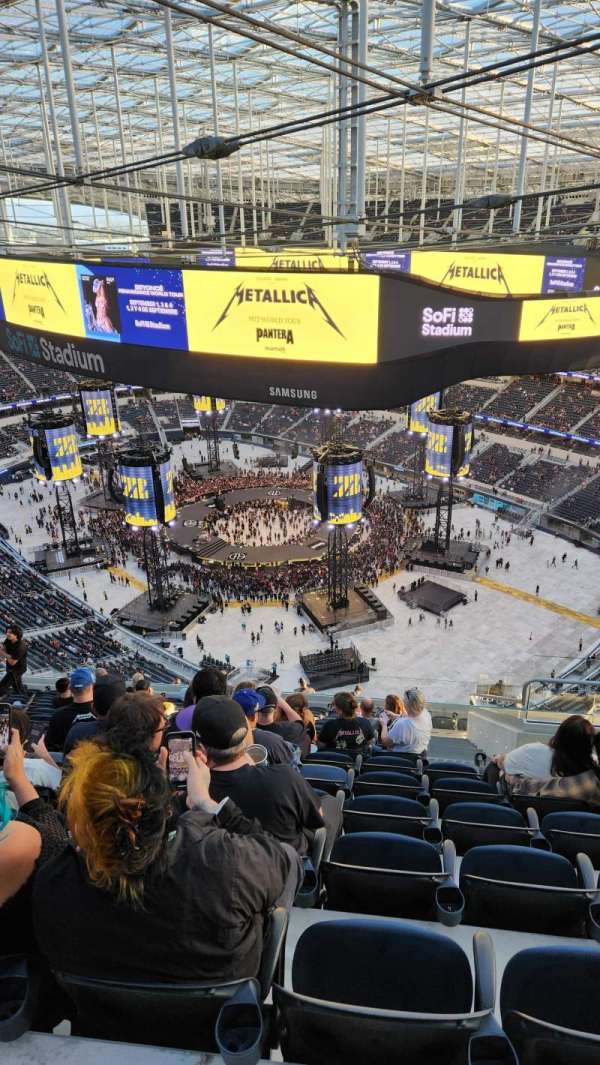 SoFi Stadium, section: 548, row: 15, seat: 4