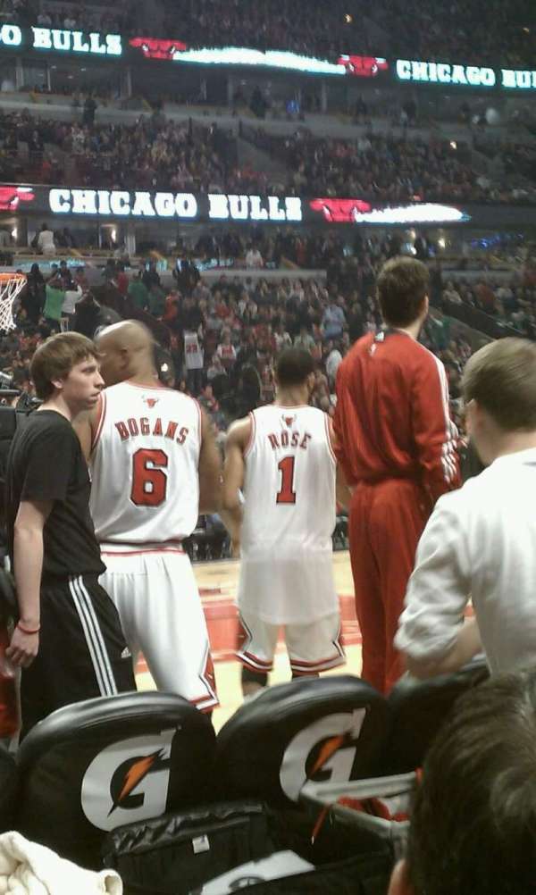 United Center, section: 102, row: B, seat: 4