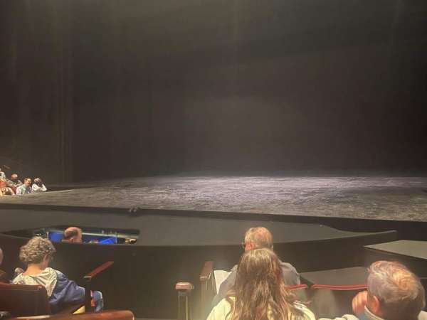 Vivian Beaumont Theater, section: Orchestra RC, row: E, seat: 401