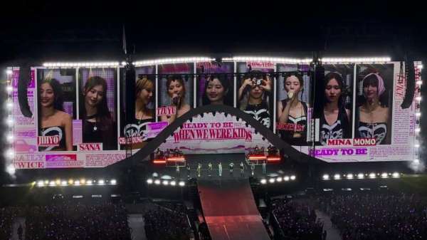 Metlife Stadium, section: 327, row: 26, seat: 24