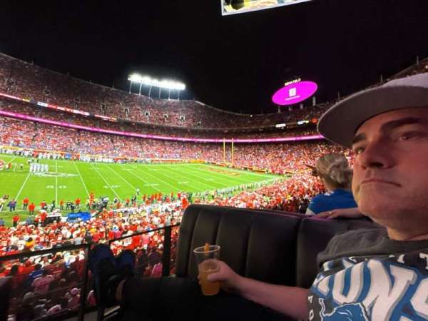 Cosm Los Angeles, section: Dome, row: B, seat: 13