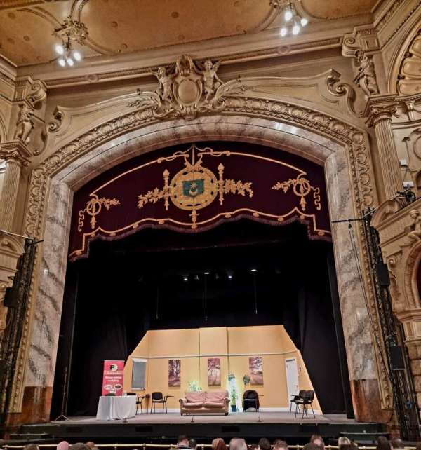 Kings Theatre, Portsmouth, section: Stalls, row: M, seat: 15