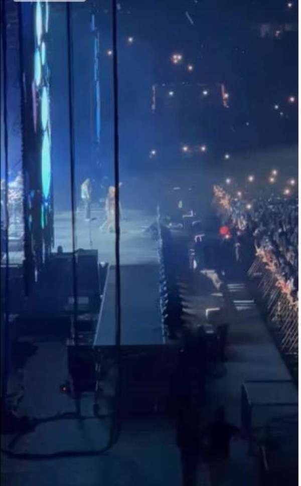 Paris La Défense Arena, section: 102, row: 19, seat: 9