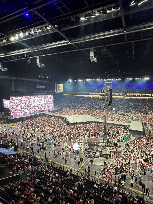 Paris La Défense Arena, section: 405, row: 55, seat: 22