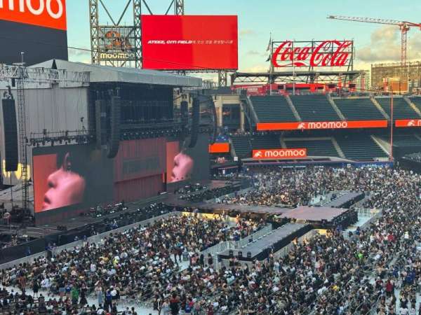 Citi Field, section: 332, row: 2, seat: 5