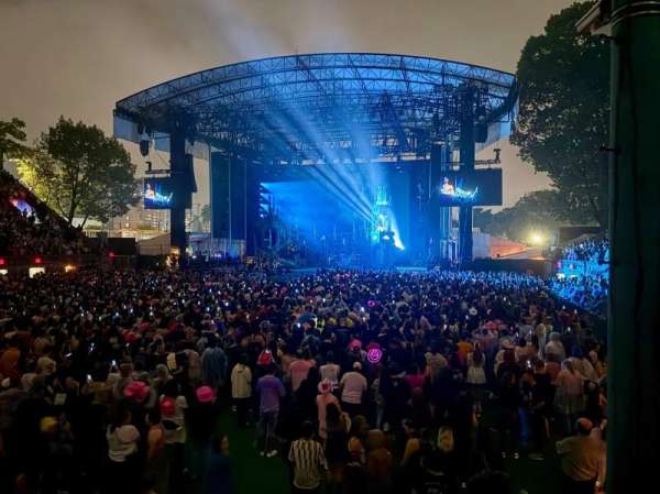 Forest Hills Stadium, section: 401, row: A, seat: 18