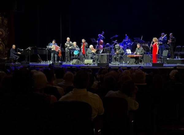 Beacon Theatre, section: Orchestra 4, row: S, seat: 30-32