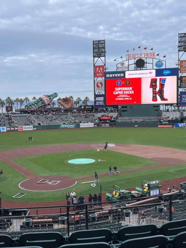 Oracle Park, section: 213, row: E, seat: 9