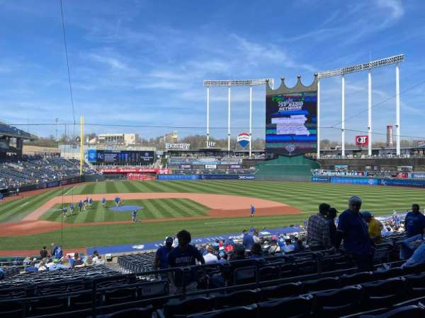 Kauffman Stadium, section: 232, row: EE, seat: 9
