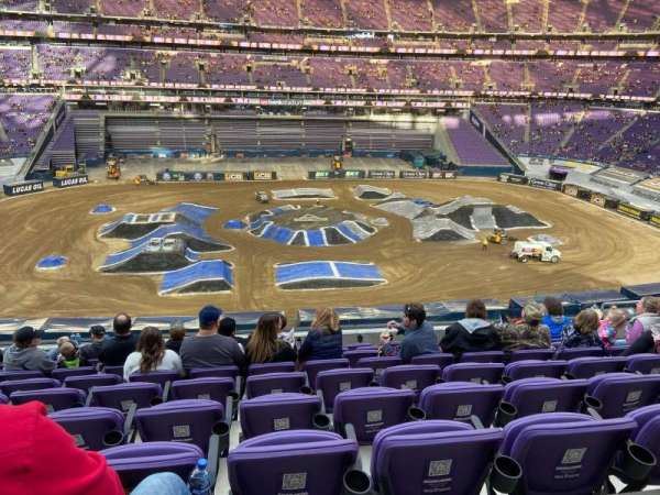 U.S. Bank Stadium, section: C9, row: 8