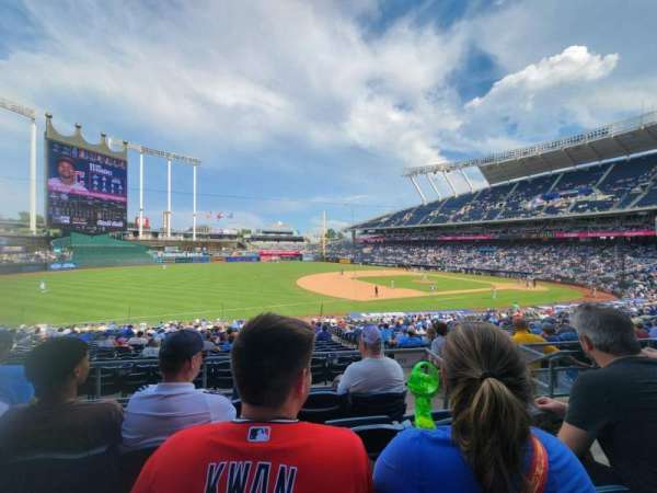 Kauffman Stadium, section: 215, row: DD, seat: 9