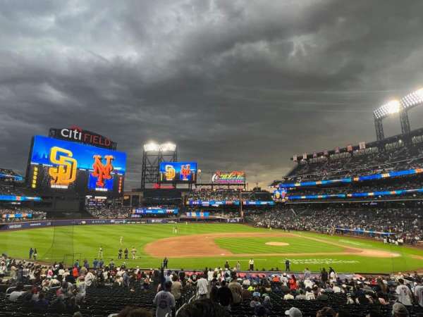 Citi Field, section: 122, row: 28, seat: 16