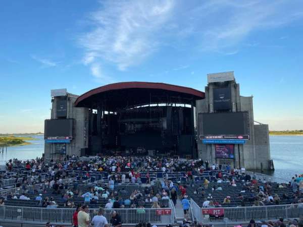 Jones Beach Theater, section: 102, row: R, seat: 24