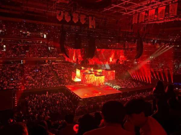 Capital One Arena, section: 213, row: H, seat: 5