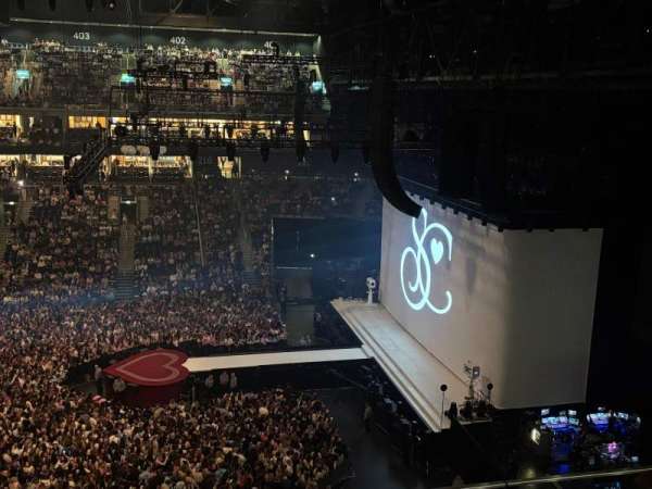 Uber Arena, section: 420, row: 4, seat: 2