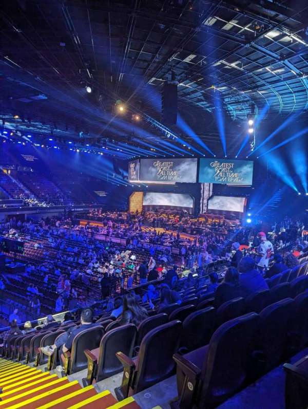 Kia Forum, section: 105, row: 14, seat: 11