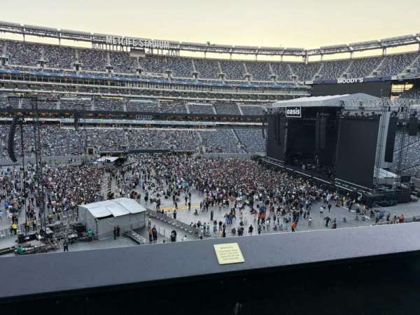 MetLife Stadium, section: 215, row: 2, seat: 5