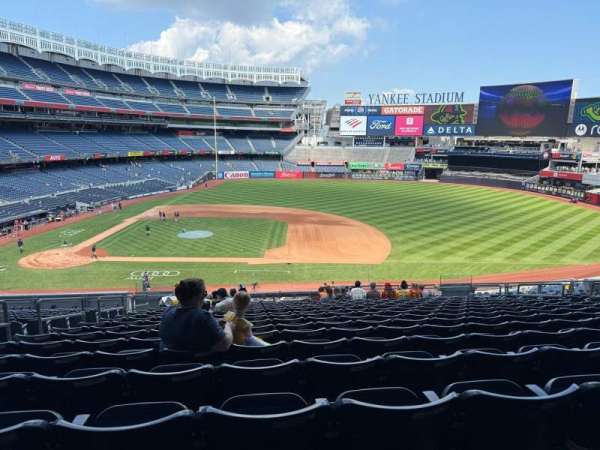 Yankee Stadium, section: 215, row: 17, seat: 15