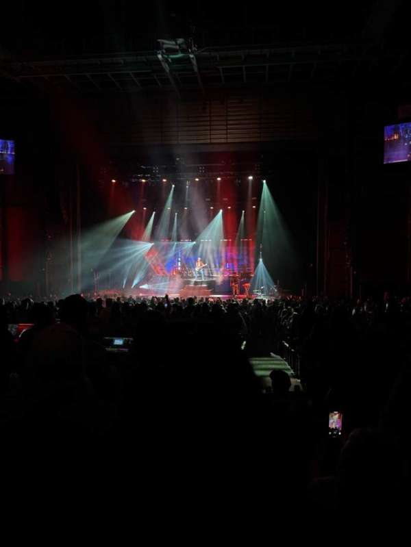 Toyota Oakdale Theatre, section: 205, row: FF, seat: 20