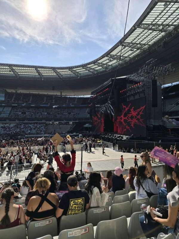 Stade de France, section: H2, row: 17, seat: 12