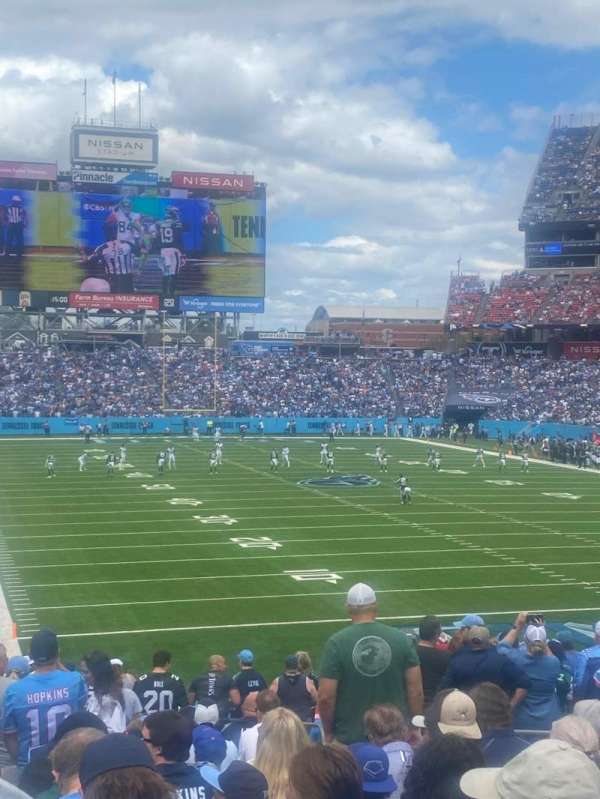 Nissan Stadium, section: 126, row: EE, seat: 5