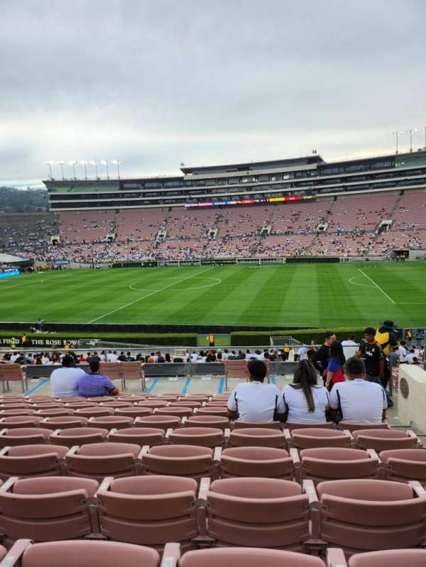 Rose Bowl, section: 6-L, row: 40, seat: 4